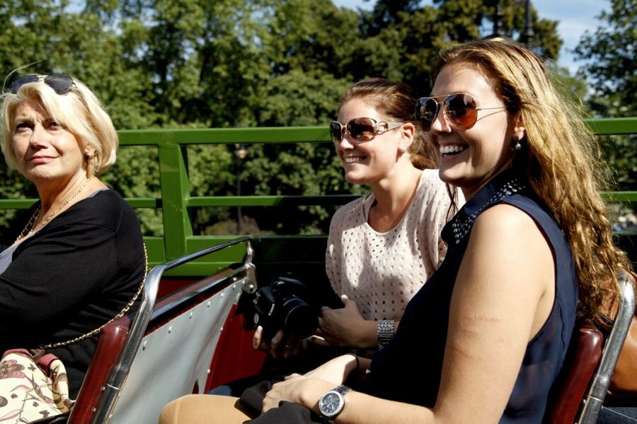 London Vintage Bus Tour and Cream Tea at Harrods - Key points at a glance