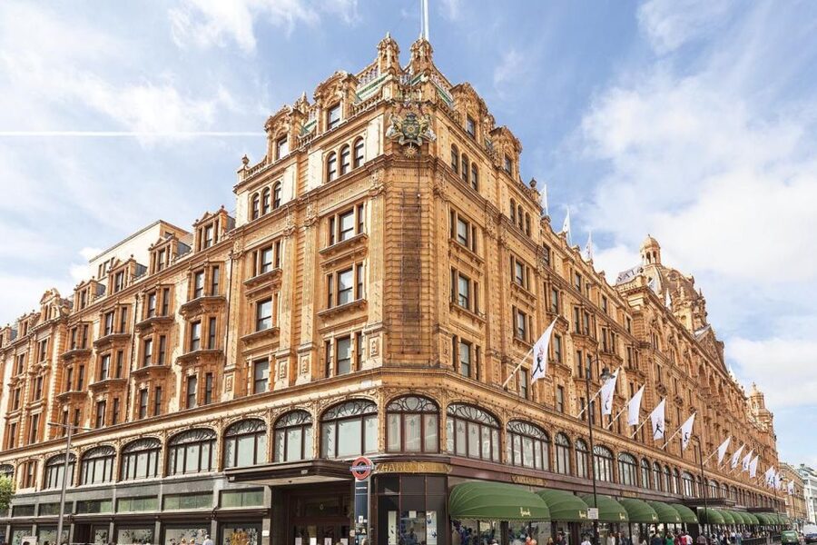 London Vintage Bus Tour and Cream Tea at Harrods - St. Paul’s Cathedral and Wren’s great dome