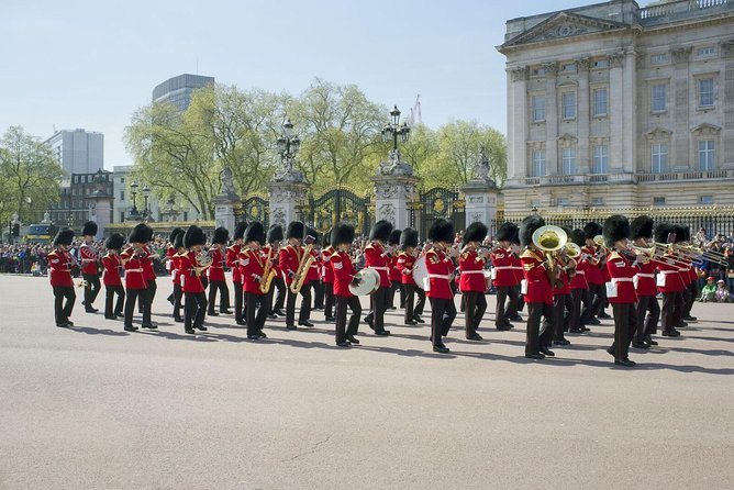 London Vintage Bus Tour Including River Thames Cruise with Optional Lunch - The optional fish and chips lunch