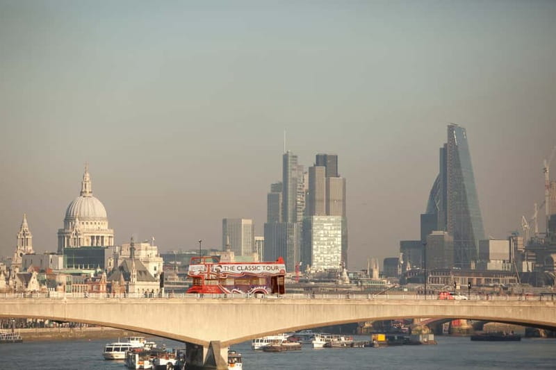 London Vintage Bus Tour: Live Comedy Sightseeing Show - Key points at a glance