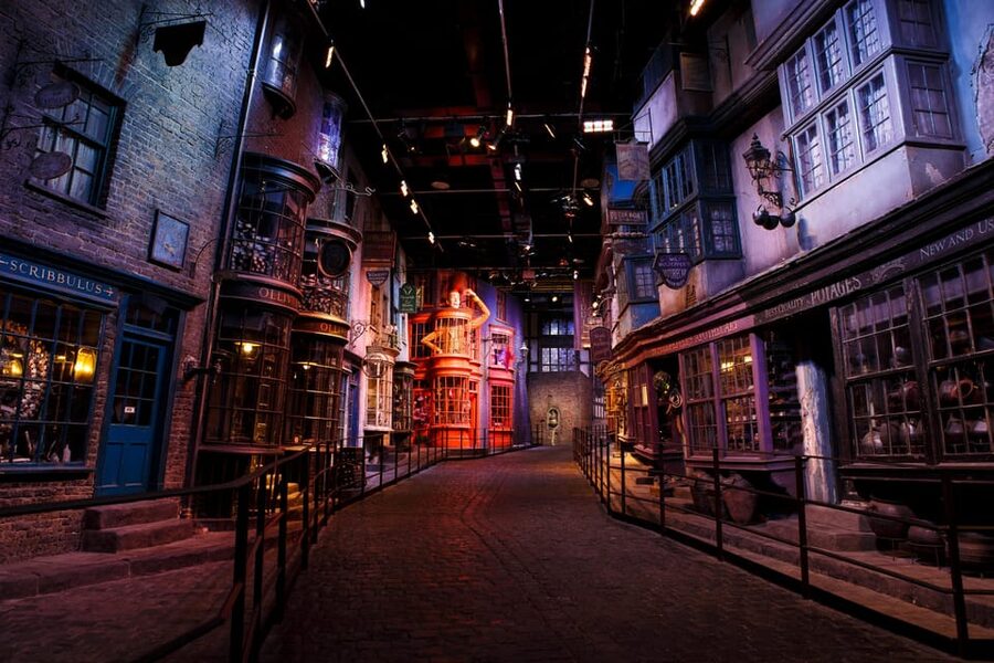 London: Warner Bros. Studio Harry Potter Tour with Transfers - Entering the Great Hall and Hogwarts interiors