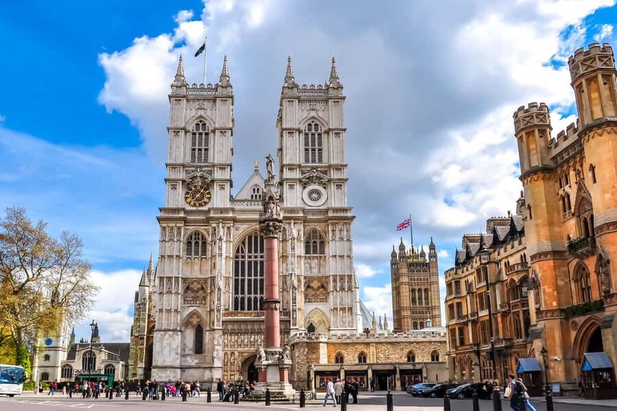 London: Westminster Abbey, Big Ben & Buckingham Guided Tour - The guide is the biggest value