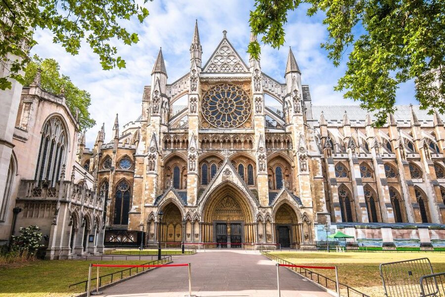 London Westminster Abbey French Tour with Fast-Track Tickets - Starting with Churchill, Parliament, and Big Ben