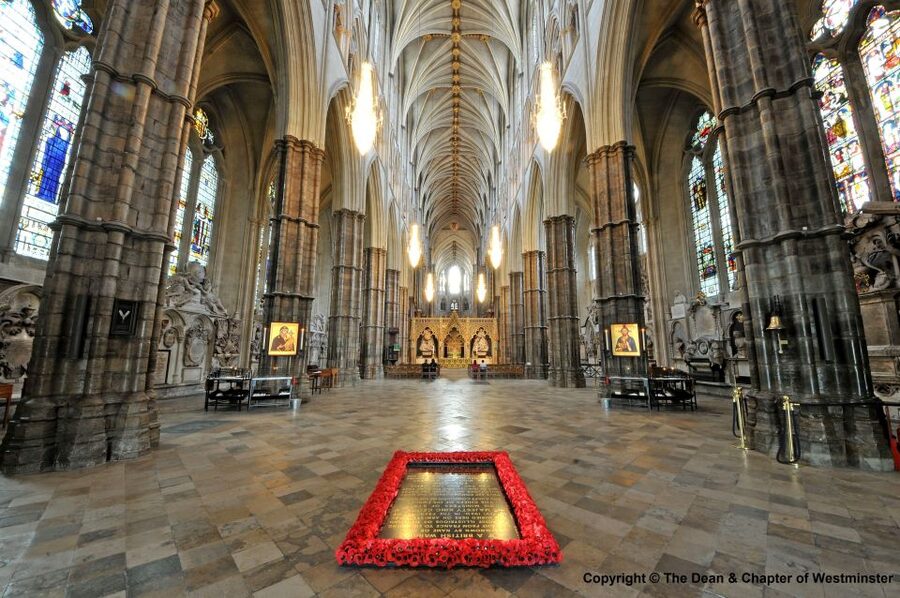 London: Westminster Abbey Guided Tour - Inside the Gothic building