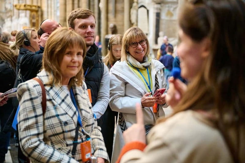 London: Westminster Abbey & Jubilee Galleries Guided Tour - Tombs of scientists, monarchs, and national figures