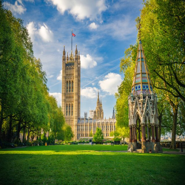 London: Westminster Abbey Skip-the-line Entry & Guided Tour - The four-hour private route adds St. Margaret’s Church and Buckingham Palace