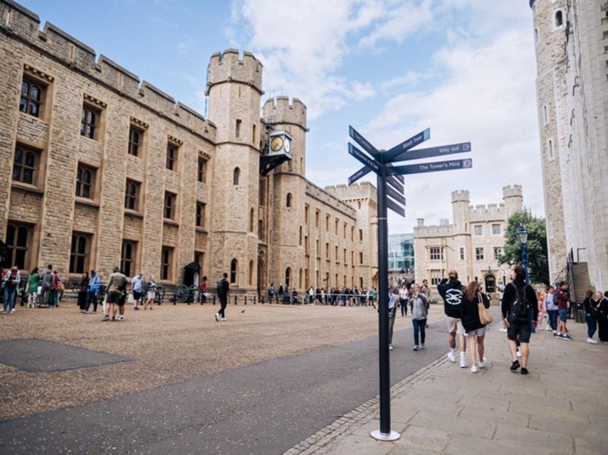 London: Westminster Abbey, Tower of London and Boat Tour - St. James’s Park and the royal guard schedule