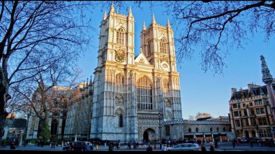 London: Westminster and Changing of the Guard Tour - Starting beside Green Park and the Ritz