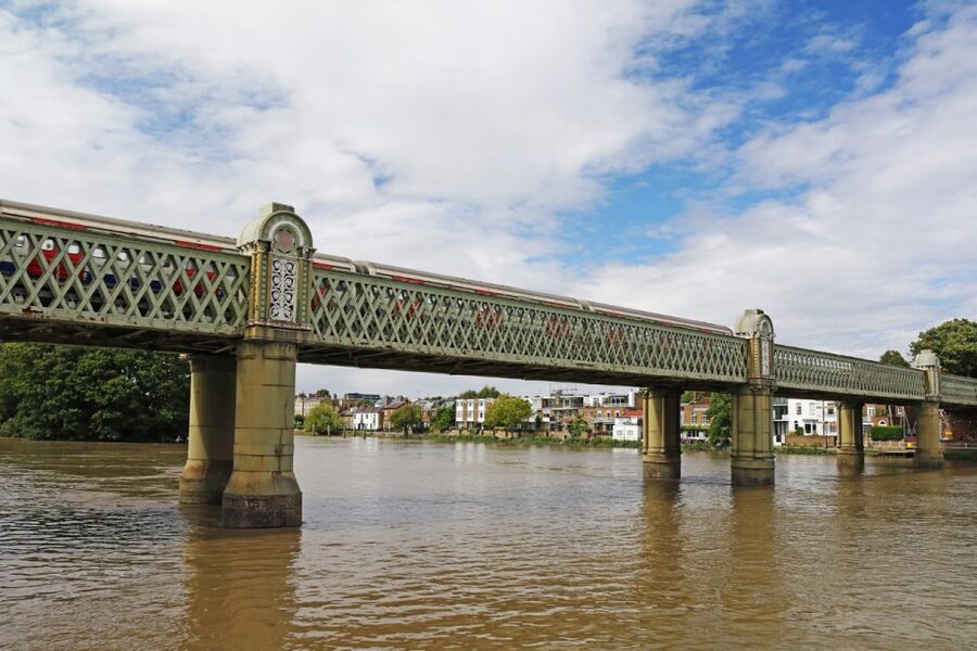 London: Westminster to Kew River Thames Cruise - Price, flexibility, and practical value