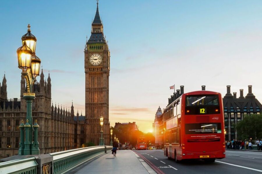 London: Westminster Tour, River Cruise, and Tower of London - Taking the Thames from Westminster to Tower Pier