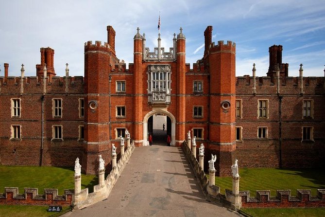 London, Windsor Castle, Hampton Court Palace with Free Snack Pack - Windsor Castle: royal rooms, tombs, and a tiny house