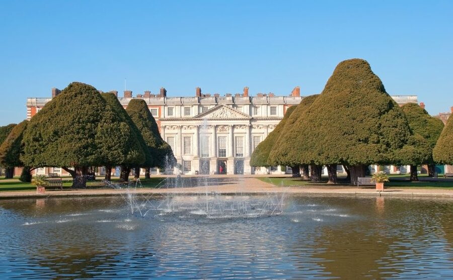London: Windsor Castle & Henry VIII's Hampton Court Palace - How the coach day feels in practice