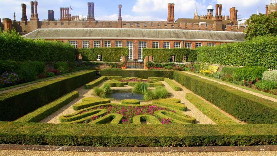 London: Windsor Castle & Henry VIII's Hampton Court Palace - Who should book this tour?
