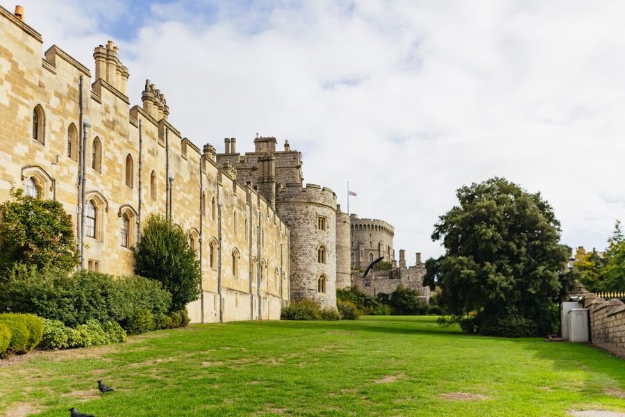 London: Windsor Castle, Stonehenge & Bath Full-Day Tour - The guide can make or break the pace