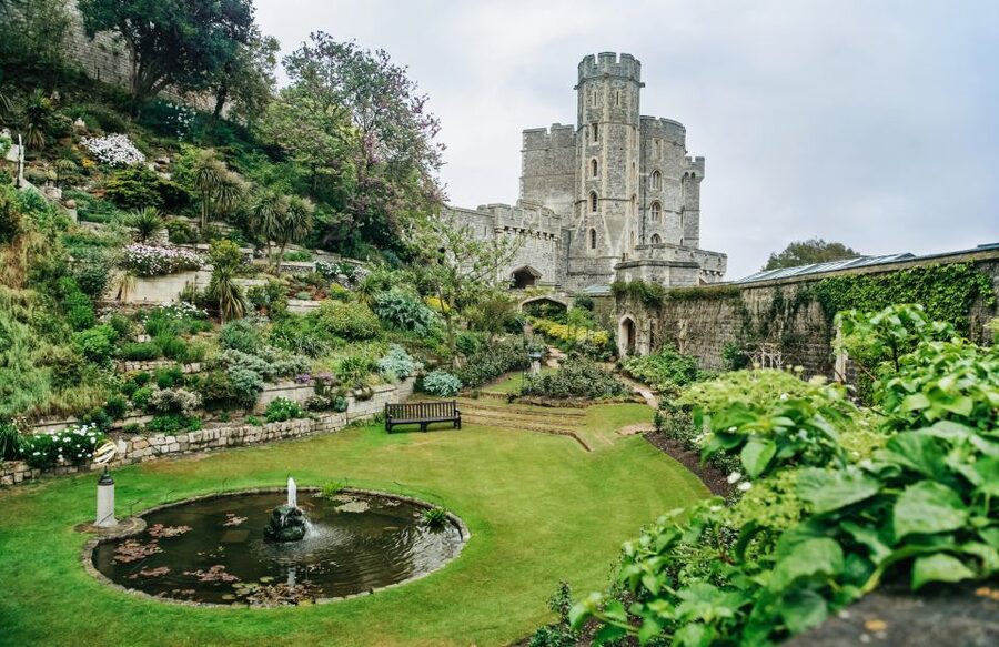 London: Windsor, Stonehenge, Bath, and Roman Baths Day Trip - Stonehenge and the questions behind the stones