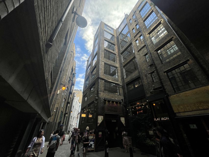 London: Witches and History Bankside Walking Tour - Southwark Cathedral and the First Witch Stories