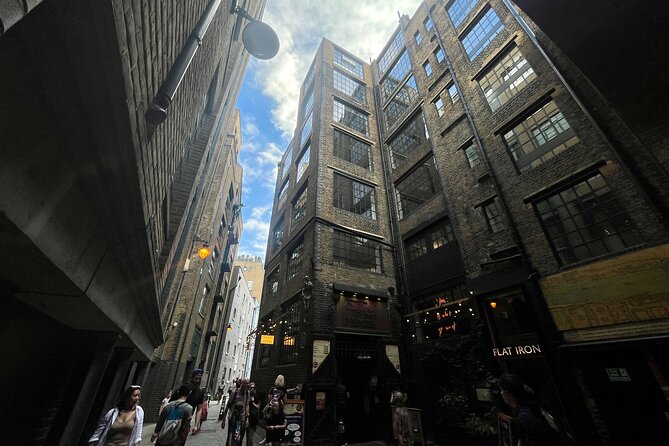 London Witches and History Walking Tour - Meeting at Southwark Cathedral