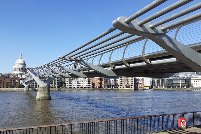 Medieval History Walking Tour from The Tower of London - Shakespeare’s Globe and the dangerous riverfront