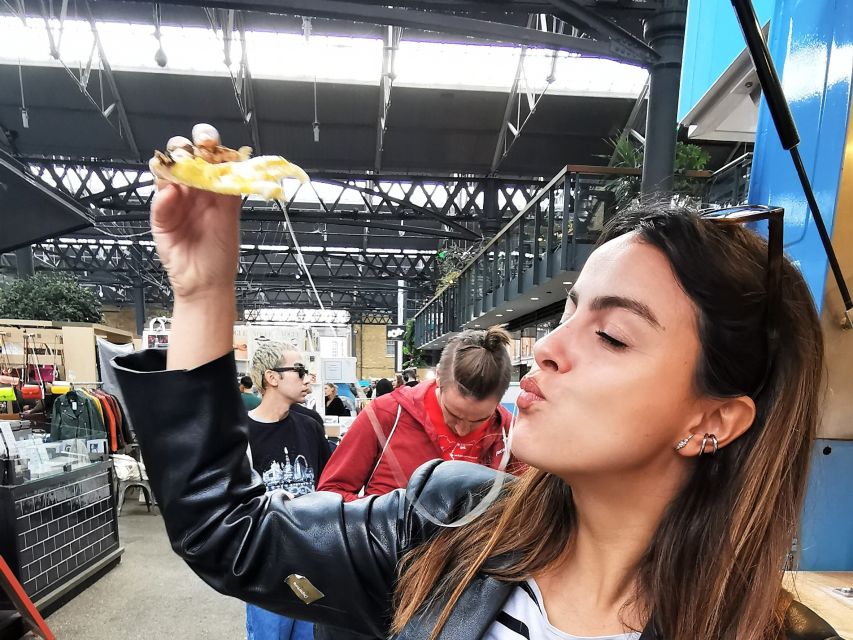 No Diet Club - Best food Tour in East London - Walking between the markets