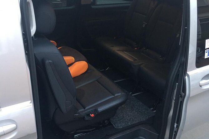 One Way Taxi Transfer from London to Gatwick Airport - Leaving London with a private car