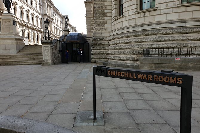 Palaces, Parliament & Power: A Walking Tour of London's Royal City - A pause in St. James’s Park