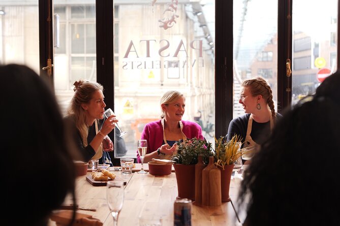 Pasta Making with Unlimited Prosecco in London's West End - Choosing between pasta bianca and pasta all’uovo