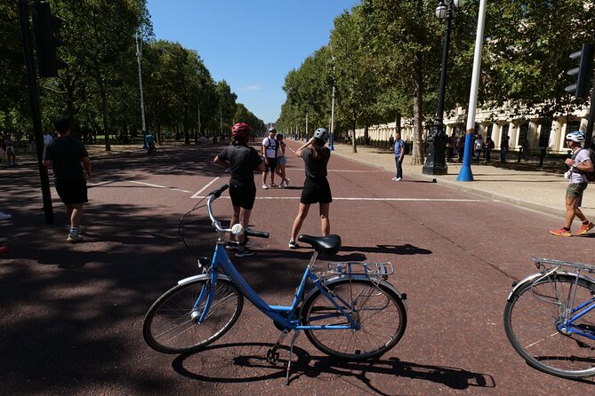 Private Bike or eBike Gold Classic Tour London - Big Ben and the Houses of Parliament