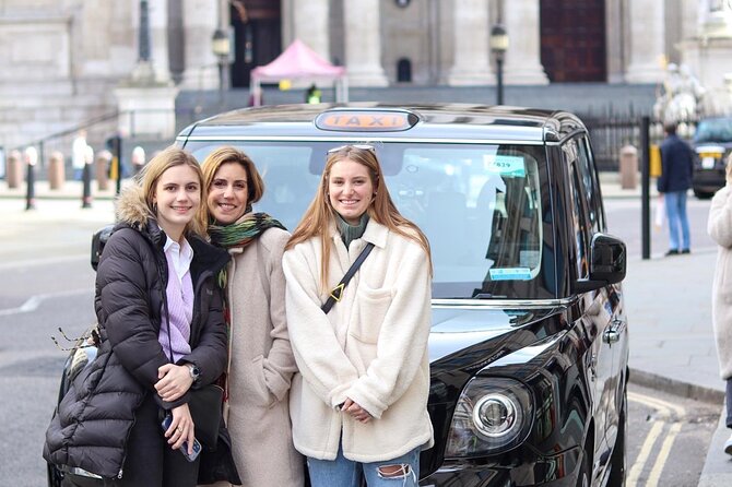 Private Classic London Taxi Tour - Grosvenor Square and Duke of Wellington Place
