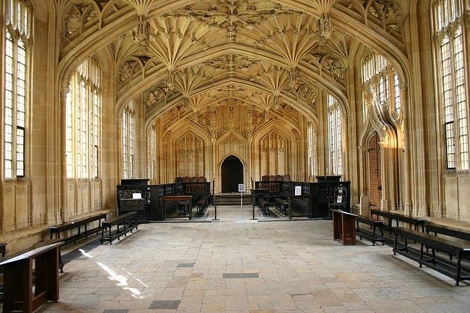 Private Day Tour to Oxford and The Cotswolds - Leaving London at 7:30 a.m.