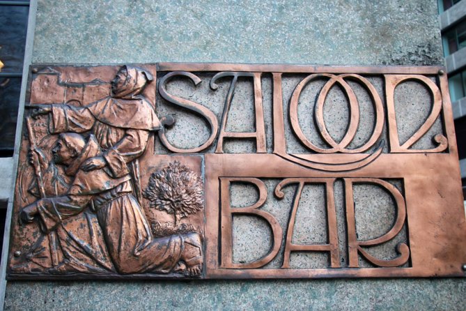 Private Group: Historical Pub Walking Tour of London - St. Bride’s, the wedding cake legend, and a London wordsmith