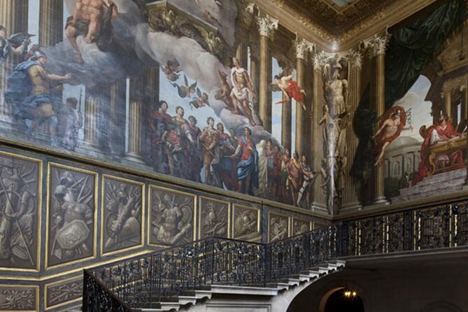 Private Guided Tour of Hampton Court Palace - Meeting Henry VIII in the Tudor half