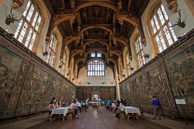 Private Guided Tour of Hampton Court Palace - Price and the value of a group booking