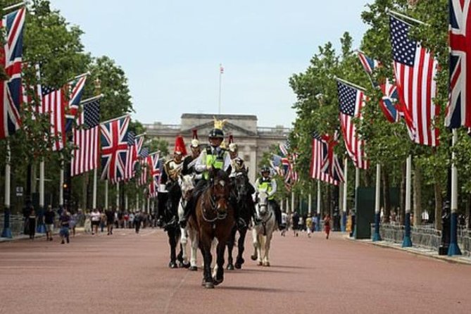 Private London Highlights Tour with Experienced Guide in Taxi - St. Paul’s Cathedral and the City of London