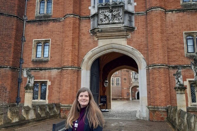 Private tour with an accredited expert guide Hampton Court Palace - Why Sarah’s guiding style matters