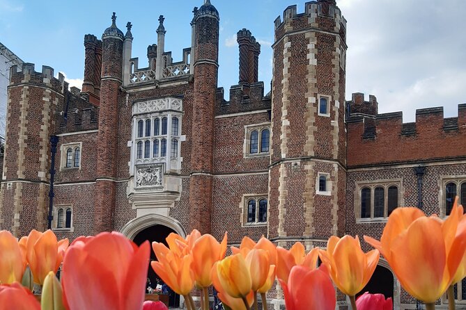 Private tour with an accredited expert guide Hampton Court Palace - Henry VIII’s State Apartments and the Great Hall