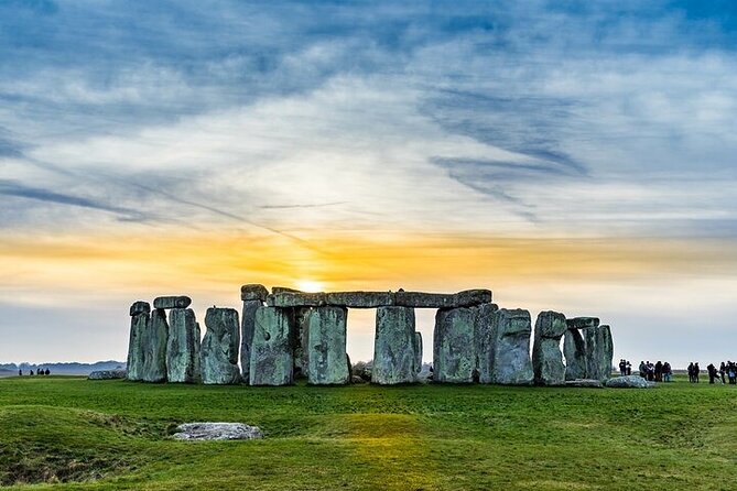 Private Windsor Castle and Stonehenge Day Tour - Stonehenge with time to walk around the stones
