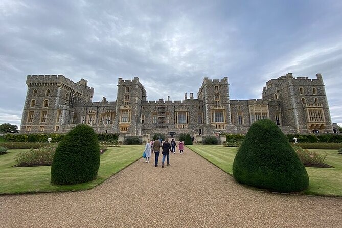 Private Windsor Castle and Stonehenge Day Tour - Windsor Castle and the limits of independent entry