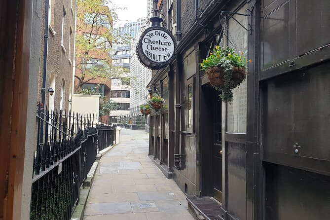 Roman Ruins to Blitz Bombings: A Walking Tour of London's Fiery History - St. Paul’s Cathedral and Christopher Wren’s London