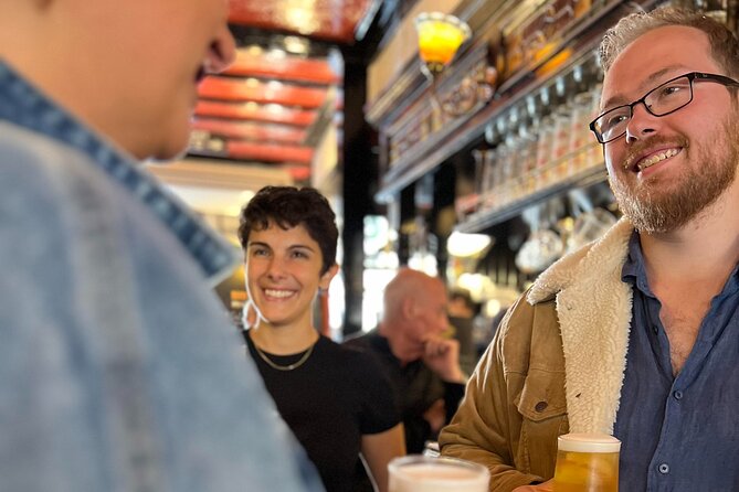Royal Historic Pubs Walking Guided Tour in London - Starting at Piccadilly Circus and entering St James’s