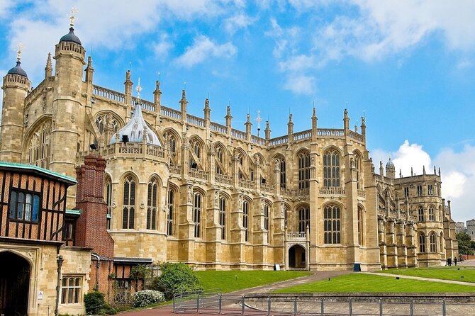 Royal Windsor & Stonehenge Private Tour - Two famous sights, one very full day