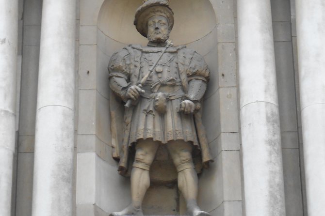 Secret Old London Guided Walking Tour - St Bartholomew the Great: churchyard atmosphere