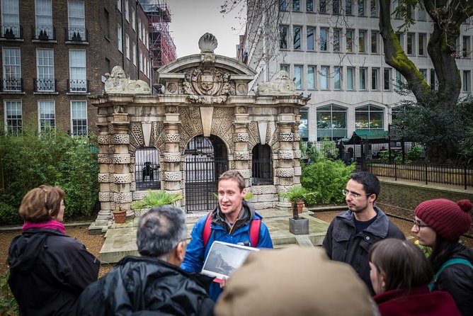 Secret Walking Tour of Central London - Admiralty Arch and the Duke of Wellington’s nose