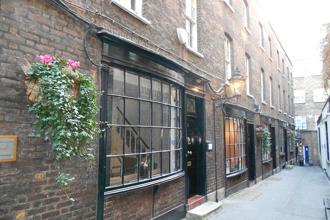 Secret Walking Tour of Central London - The Strand, theatre lore, and a superstitious hotel