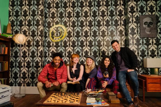 Sherlock: The Official Live Game - The sets, screens, and cast appearances