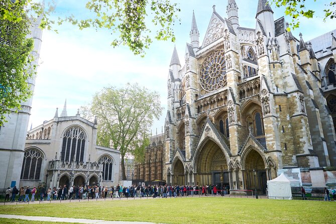 Skip the Line Tower of London & Westminster Tour and River Cruise - Buckingham Palace and the guard ceremony