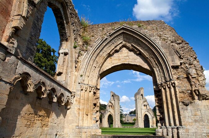 Small-Group Day Trip to Stonehenge, Glastonbury, and Avebury from London - Why this day trip works for curious history fans