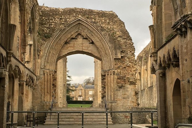 Small-Group Day Trip to Stonehenge, Glastonbury, and Avebury from London - Lunch and free time in Glastonbury