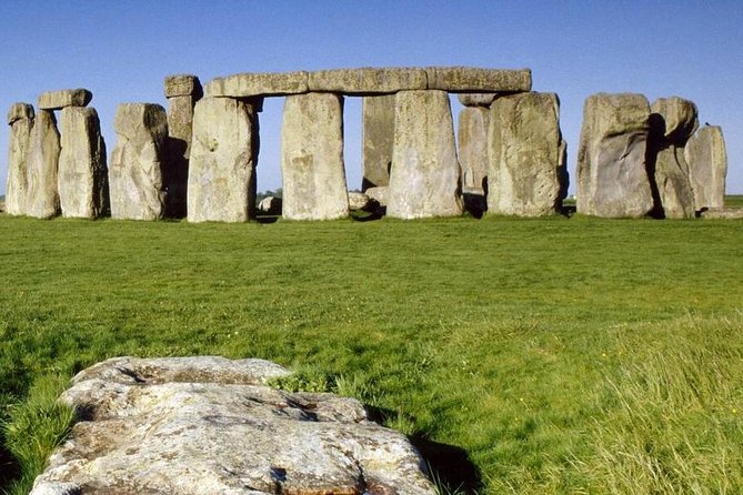 Small-Group to Bath, Lacock, Avebury and Stonehenge from London - Why this four-stop day works