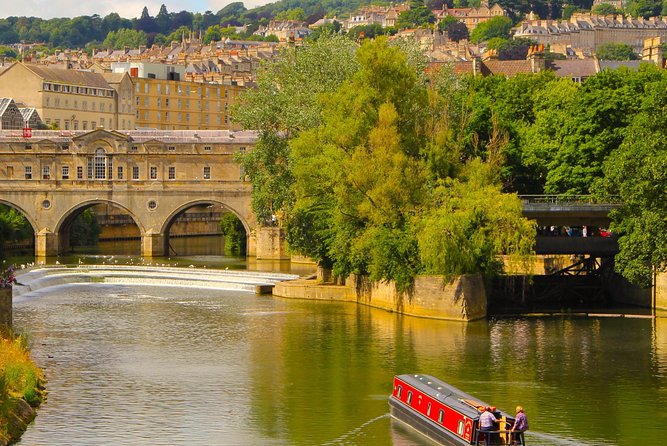 Small-Group to Bath, Lacock, Avebury and Stonehenge from London - What the small coach changes