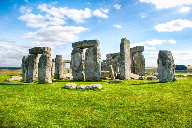 Stonehenge and Bath Guided Day Tour from London - The London start and the long ride west